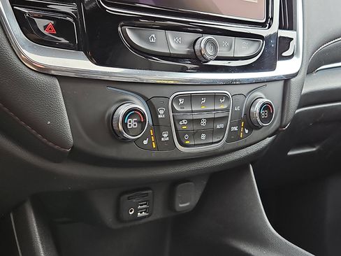 Certified 2023 Chevrolet Traverse RS image 16