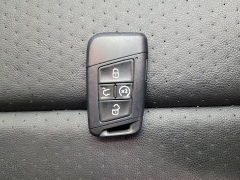Used 2018 Volkswagen Atlas SEL FWD image 32
