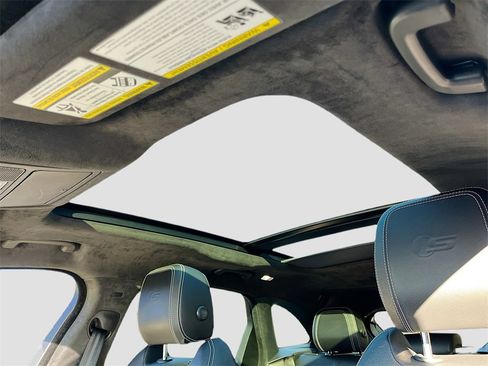 Used 2019 Jaguar F-PACE S image 22