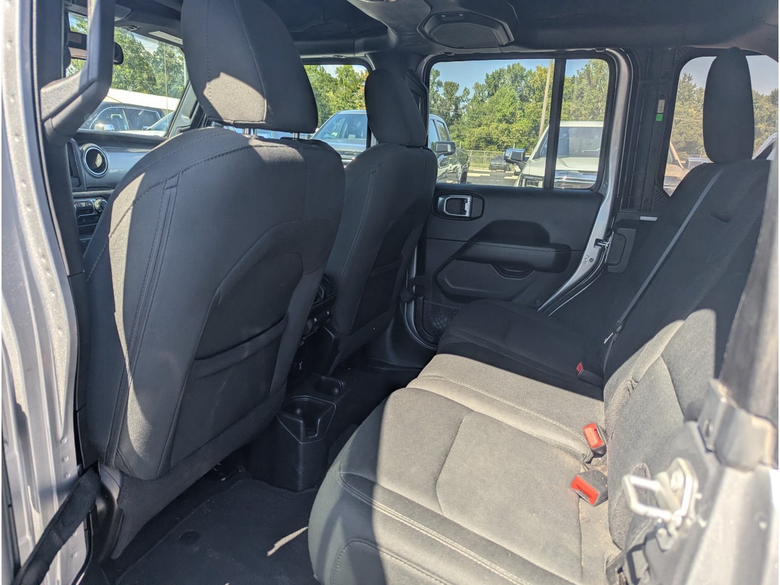 Used 2019 Jeep Wrangler Unlimited Sahara AWD/4WD image 14
