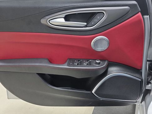 Used 2019 Alfa Romeo Giulia Ti Sport w/ Quick Order Package 22U Sport image 8