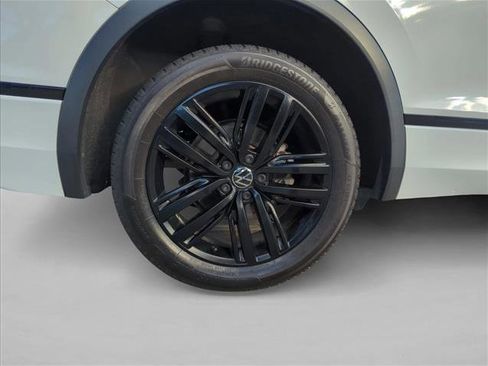 Used 2022 Volkswagen Tiguan SE R-Line image 30