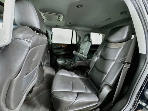 Used 2020 Cadillac Escalade Premium Luxury AWD/4WD image 21