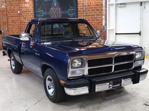 Used 1992 Dodge D/W Truck 150 image 3