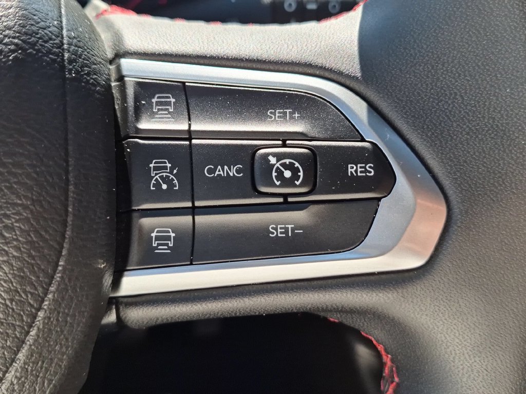 Used 2025 Jeep Compass Trailhawk AWD/4WD image 17