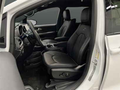 New 2026 Chrysler Pacifica Select