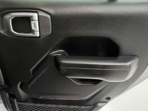 Used 2019 Jeep Wrangler Unlimited Sport S AWD/4WD image 40