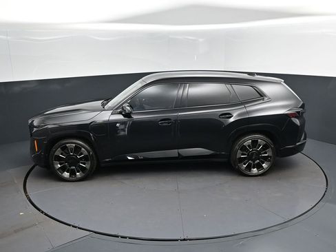 Certified 2023 BMW XM AWD/4WD image 32