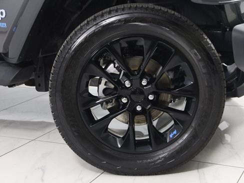 Used 2022 Jeep Wrangler Unlimited Sahara w/ Cold Weather Group image 18