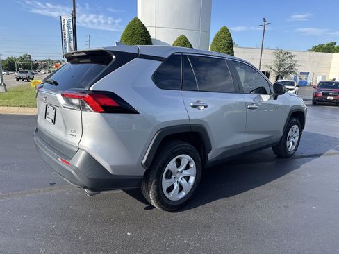 Used 2024 Toyota RAV4 LE AWD/4WD image 4