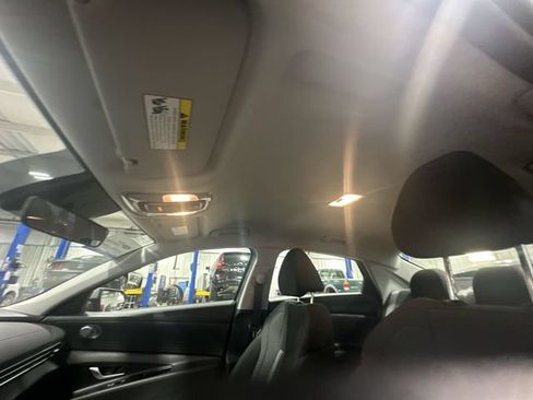 Used 2025 Hyundai Elantra SE FWD image 20