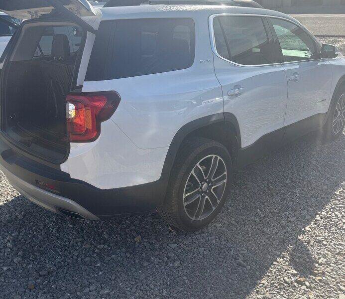 Used 2023 GMC Acadia SLT w/ Preferred Package FWD image 3