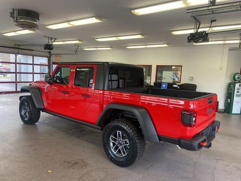 New 2026 Jeep Gladiator Mojave image 13