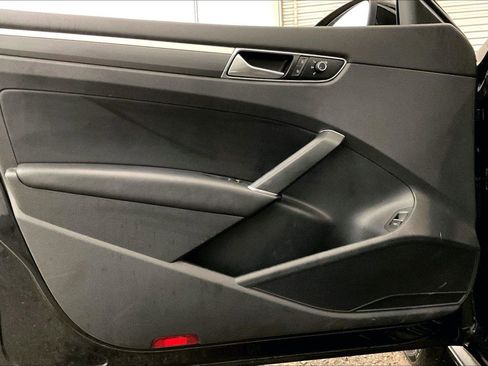 Used 2017 Volkswagen Passat 1.8T R-Line image 22