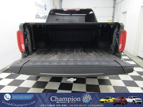 Used 2023 GMC Sierra 1500 SLT w/ SLT Premium Package AWD/4WD image 18