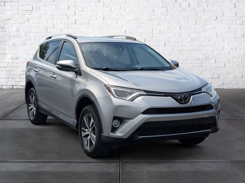 Used 2018 Toyota RAV4 XLE FWD image 1