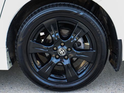 Used 2020 Toyota Sienna SE Premium w/ Nightshade Edition image 26