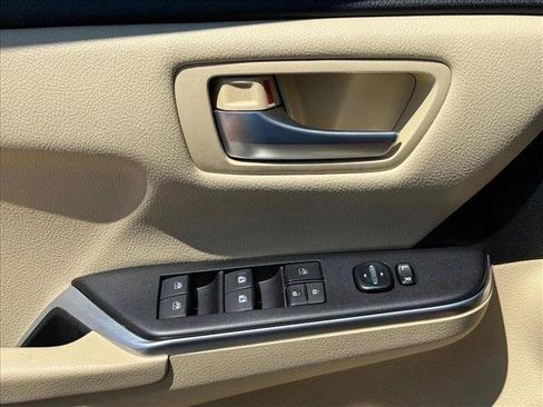 Used 2017 Toyota Camry LE FWD image 21