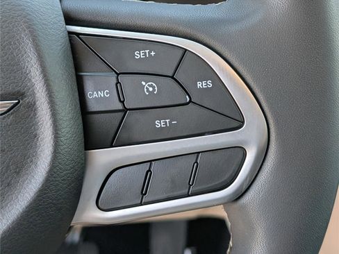 Used 2023 Chrysler Voyager LX FWD image 23
