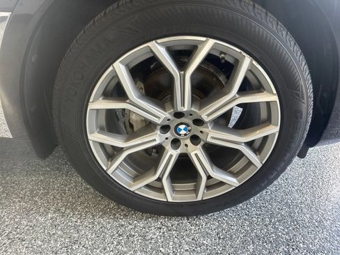 Used 2022 BMW X7 xDrive40i w/ Premium Package AWD/4WD image 24