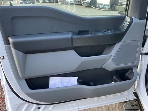 New 2025 Ford F550 4x4 Regular Cab Super Duty image 8