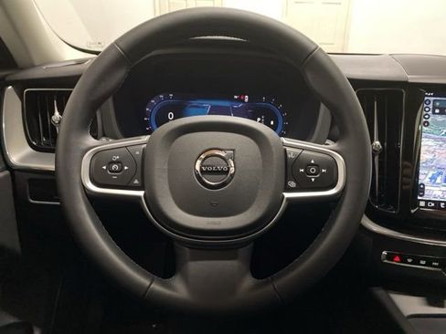 Used 2025 Volvo XC60 B5 Core image 11