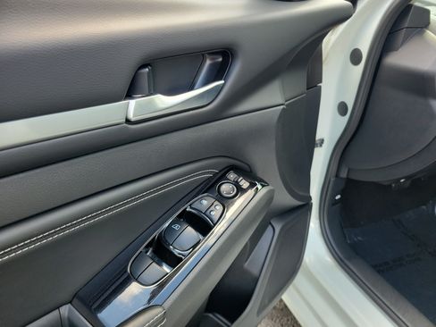 Used 2023 Nissan Altima 2.5 SV w/ SV Premium Package FWD image 18