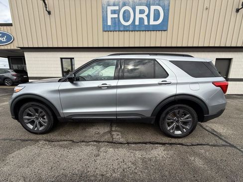 Used 2023 Ford Explorer XLT w/ Equipment Group 202A image 3