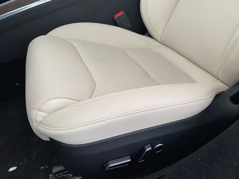 Used 2022 Tesla Model S AWD image 12