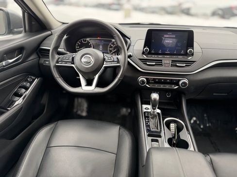Used 2022 Nissan Altima 2.5 SV w/ SV Premium Package image 11