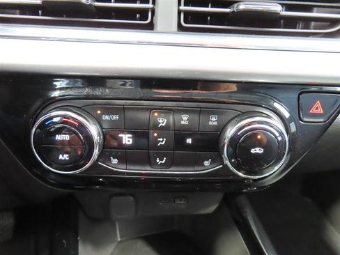 Used 2025 Chevrolet Trax LT w/ LT Convenience Package FWD image 27