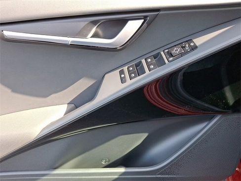 New 2025 Kia Niro EX Touring image 8