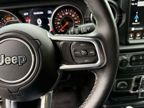 Used 2020 Jeep Wrangler Unlimited Sahara AWD/4WD image 17