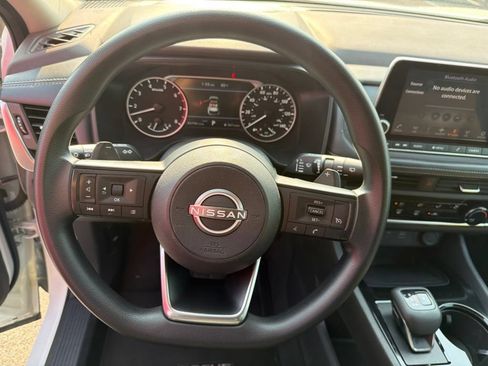 Used 2023 Nissan Rogue S AWD/4WD image 16