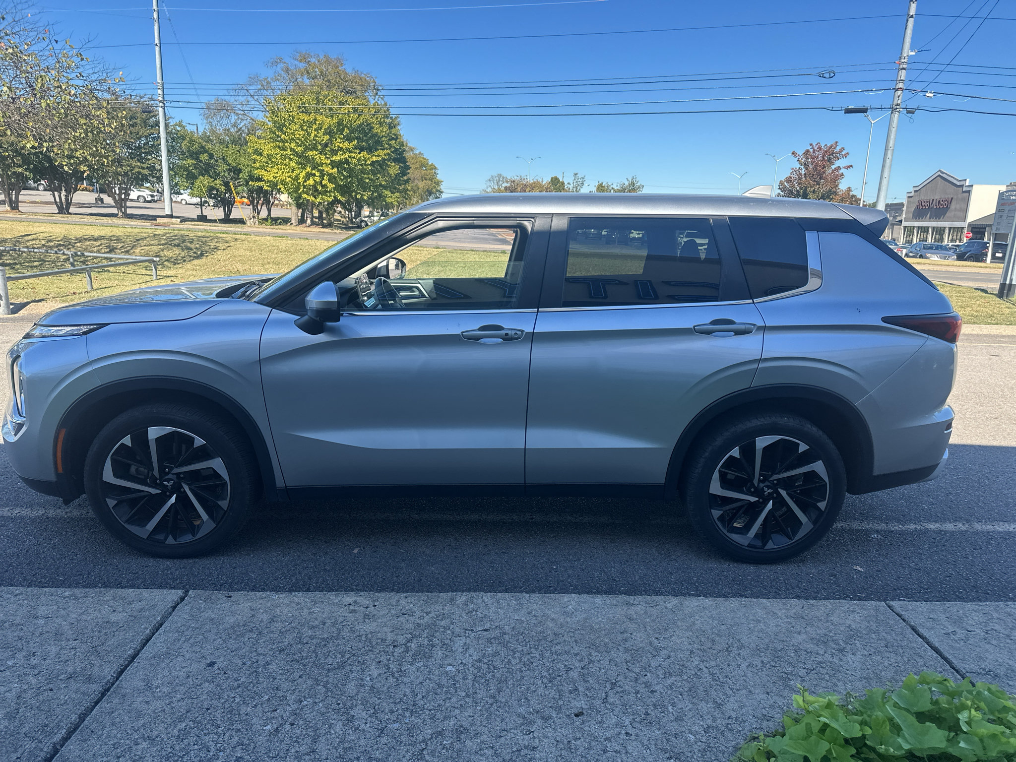 Used 2024 Mitsubishi Outlander SE FWD image 7