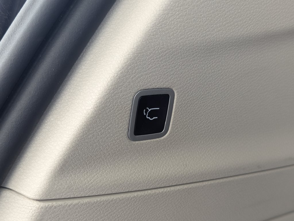 Used 2023 Chrysler Pacifica Touring-L FWD image 31