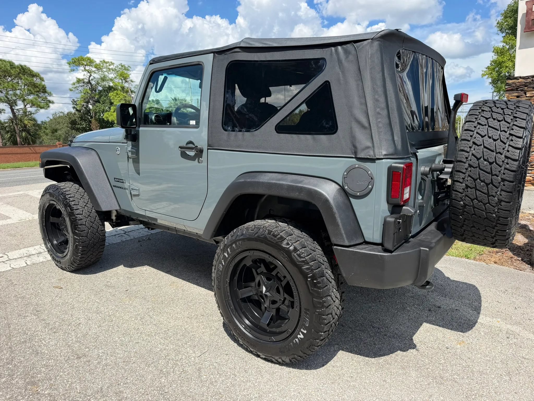 Used 2015 Jeep Wrangler Sport w/ Quick Order Package 24S AWD/4WD image 4