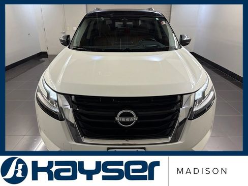 Used 2024 Nissan Pathfinder Platinum w/ Cargo Package AWD/4WD image 2