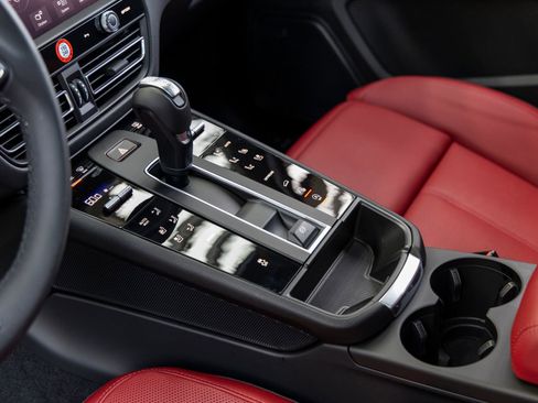 New 2025 Porsche Macan image 39