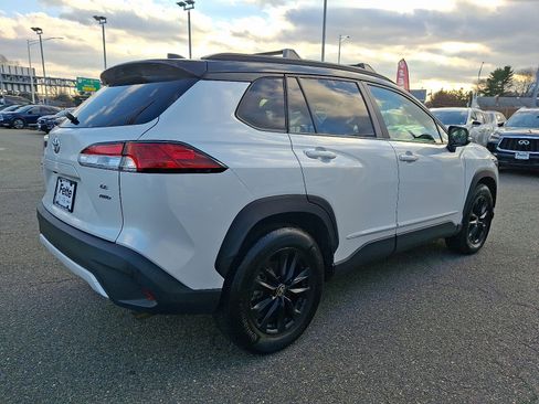 Used 2023 Toyota Corolla Cross LE image 4