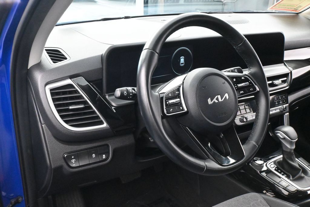 Used 2024 Kia Seltos S FWD image 15