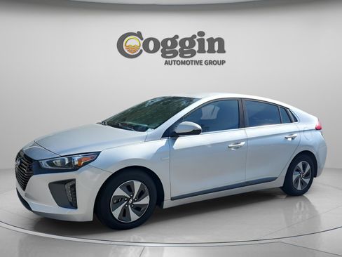 Used 2017 Hyundai Ioniq SEL image 1