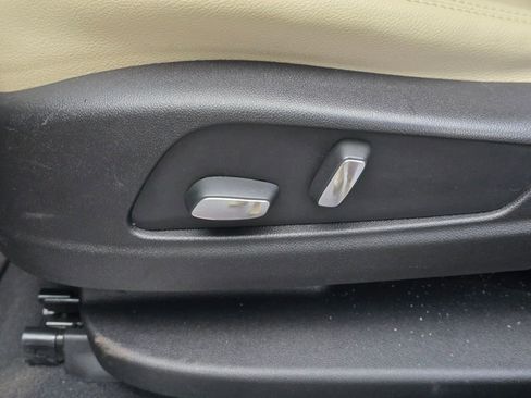 Used 2018 Cadillac XT5 FWD image 31