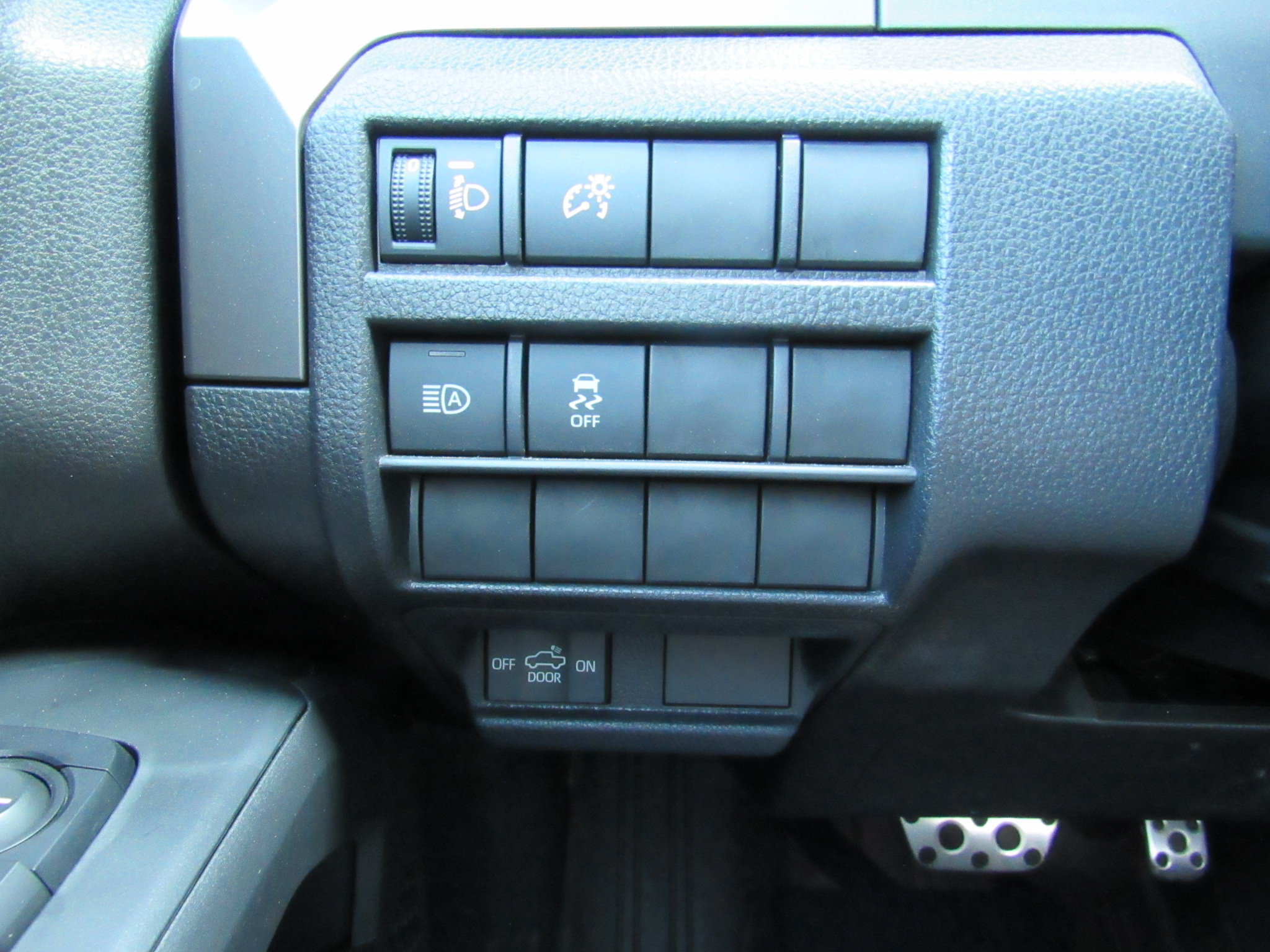 Used 2025 Toyota Tacoma TRD Sport w/ Blackout Package (GST) AWD/4WD image 16