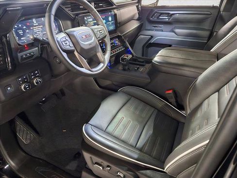 Used 2024 GMC Sierra 1500 AT4X image 9
