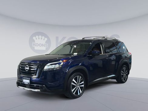Used 2024 Nissan Pathfinder Platinum w/ Black Appearance Package AWD/4WD image 5