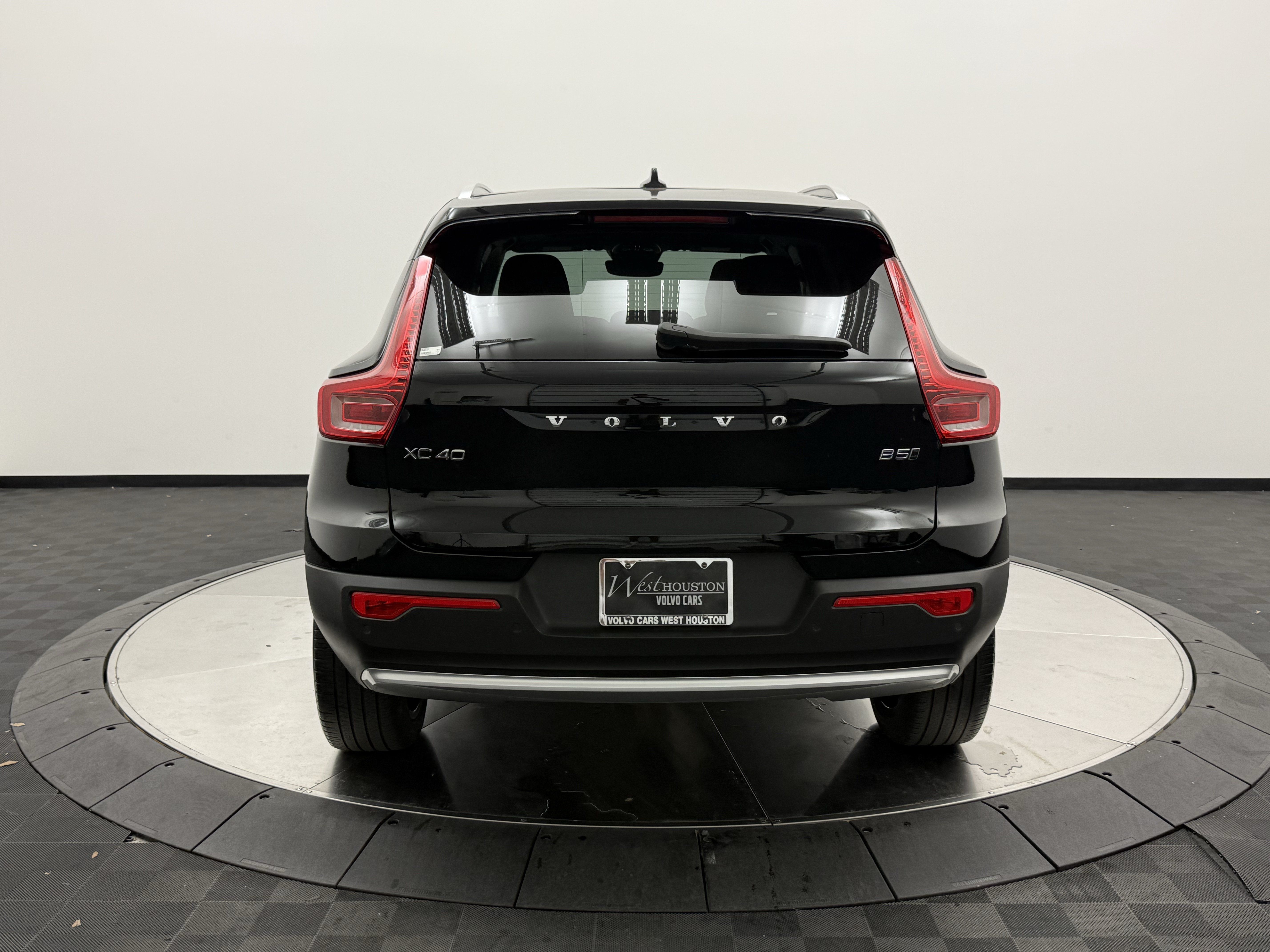Certified 2024 Volvo XC40 B5 Plus w/ Protection Package Premier AWD/4WD image 6
