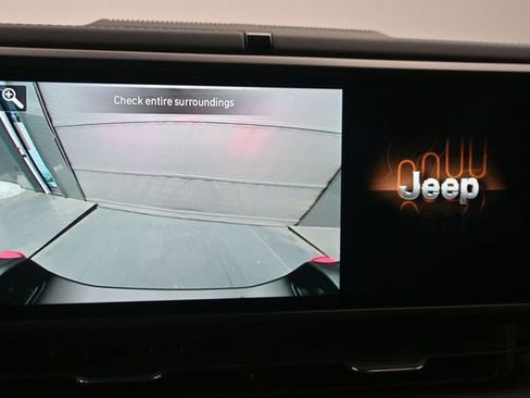 Used 2025 Jeep Gladiator Rubicon w/ Convenience Group AWD/4WD image 14