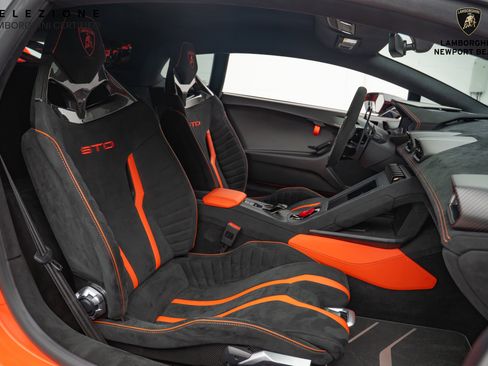 Used 2022 Lamborghini Huracan STO image 26