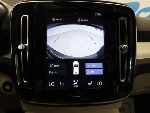 Used 2019 Volvo XC40 T4 Momentum FWD image 24